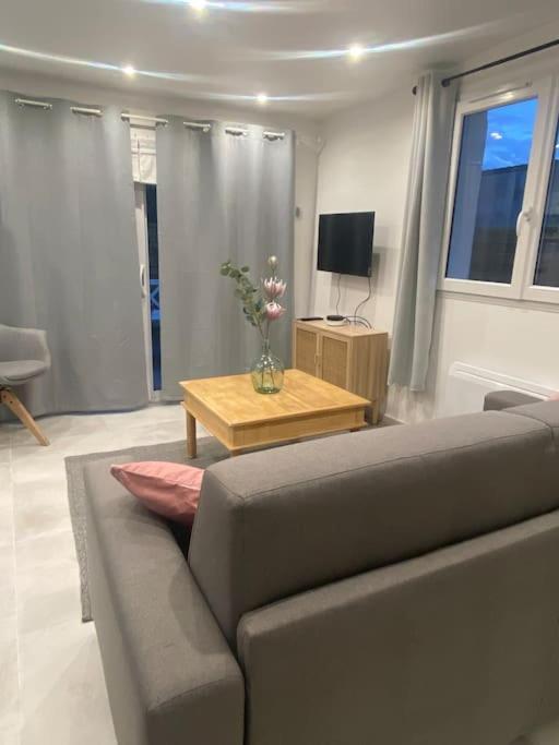 Maison Jardin Et Parking Gratuit - 10 Min De L'Aeroport - Metro 14 - Arrivee Autonome Orly Ngoại thất bức ảnh